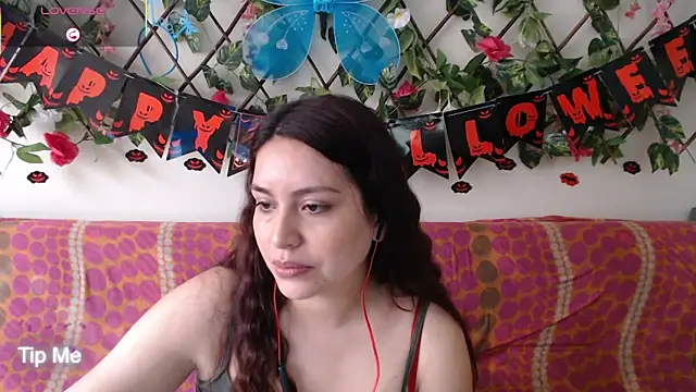 Snapshot of Jack_Emily1 chatting on 11-06-25, 05:06 Jack Emily1 online show from 11-06-25, 05:06