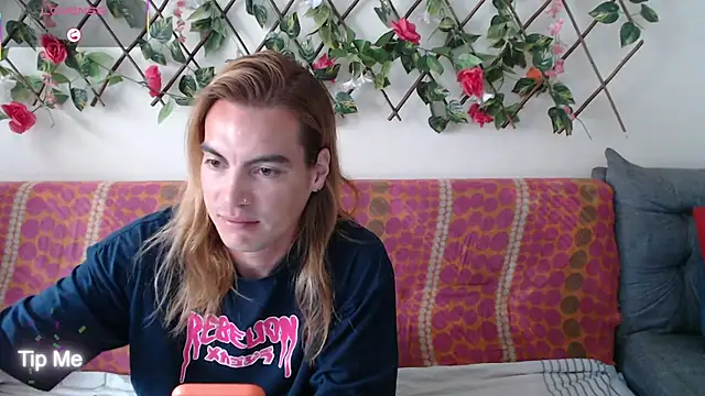 Snapshot of Jack_Emily1 chatting on 12-16-25, 04:44 Jack Emily1 online show from 12-16-25, 04:44