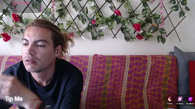 Snapshot of Jack_Emily1 chatting on 12-20-25, 08:01 Jack Emily1 online show from 12-20-25, 08:01