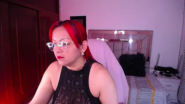 salomecastro  online show from 10-29-25, 04:11