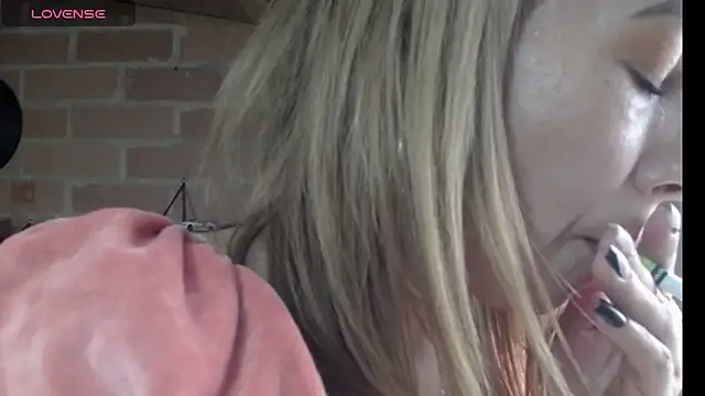 cristin doll  online show from 04-11-26, 07:28