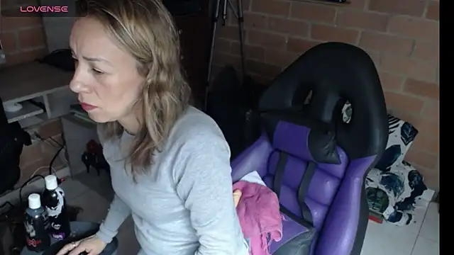 cristin doll  online show from 06-19-26, 02:34