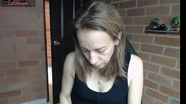 Snapshot of cristin_doll_ chatting on 04-28-26, 01:26 cristin doll online show from 04-28-26, 01:26