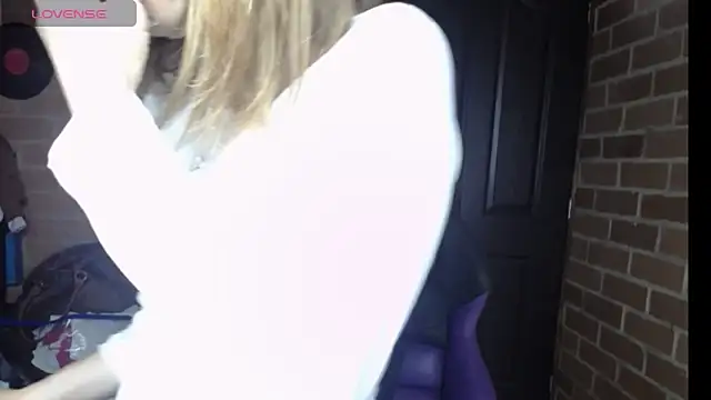 cristin doll  online show from 04-16-26, 02:18