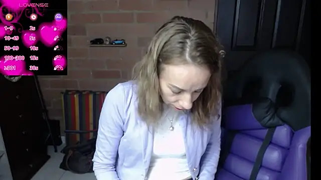 Snapshot of cristin_doll_ chatting on 05-01-26, 02:33 cristin doll online show from 05-01-26, 02:33