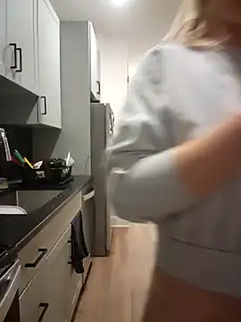 HollyTattoo online show from 12-18-24, 10:40