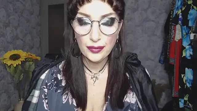 Snapshot of Aziza1 chatting on 04-24-26, 02:19 Aziza1 online show from 04-24-26, 02:19