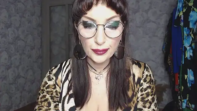 Snapshot of Aziza1 chatting on 05-01-26, 01:27 Aziza1 online show from 05-01-26, 01:27