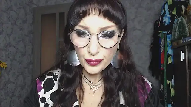 Aziza1 online show from 11-17-25, 08:18