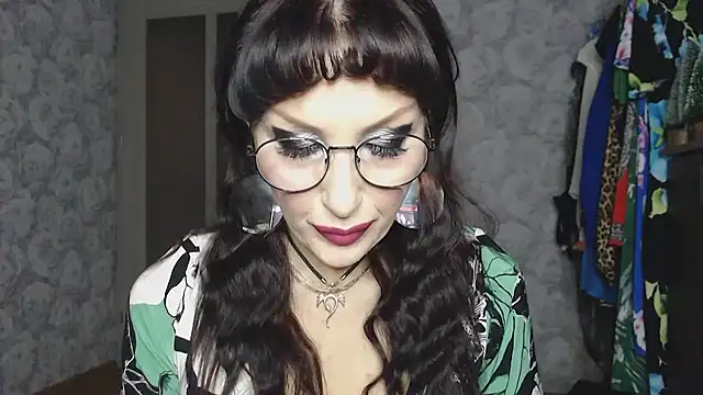 Aziza1 online show from 12-19-25, 11:45