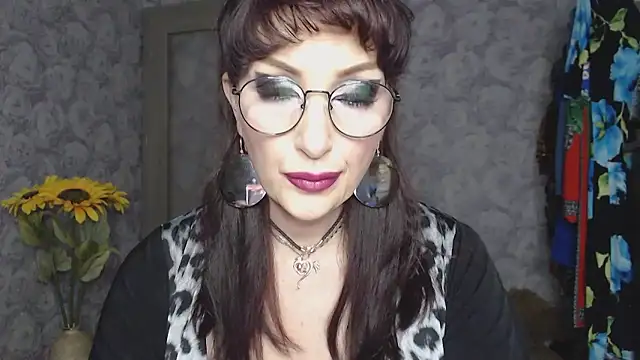 Snapshot of Aziza1 chatting on 05-26-26, 02:26 Aziza1 online show from 05-26-26, 02:26