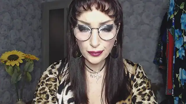 Snapshot of Aziza1 chatting on 04-25-26, 02:03 Aziza1 online show from 04-25-26, 02:03