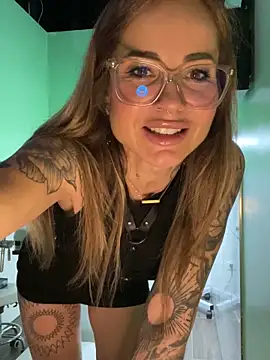 Snapshot of Etwas_neugierig chatting on 02-16-26, 07:45 Etwas neugierig online show from 02-16-26, 07:45