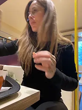 Snapshot of Etwas_neugierig chatting on 03-03-26, 04:36 Etwas neugierig online show from 03-03-26, 04:36