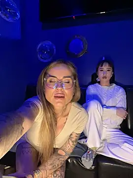 Snapshot of Etwas_neugierig chatting on 02-05-26, 03:30 Etwas neugierig online show from 02-05-26, 03:30