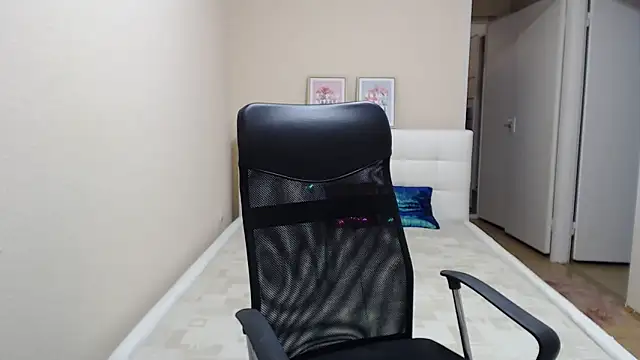 AnnaSweet18 online show from 10-27-25, 06:53