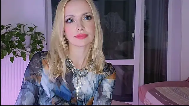 Snapshot of BowToYourWeakness chatting on 09-19-25, 06:01 BowToYourWeakness online show from 09-19-25, 06:01