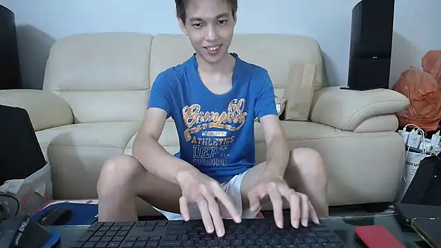 Snapshot of andrewooi chatting on 02-04-25, 01:06 andrewooi online show from 02-04-25, 01:06