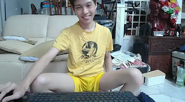 Snapshot of andrewooi chatting on 03-22-25, 12:35 andrewooi online show from 03-22-25, 12:35