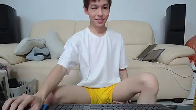 Snapshot of andrewooi chatting on 07-23-26, 12:02 andrewooi online show from 07-23-26, 12:02