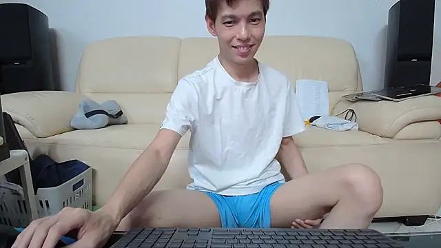 Snapshot of andrewooi chatting on 07-05-26, 11:50 andrewooi online show from 07-05-26, 11:50