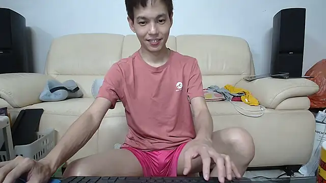 Snapshot of andrewooi chatting on 06-19-26, 02:12 andrewooi online show from 06-19-26, 02:12