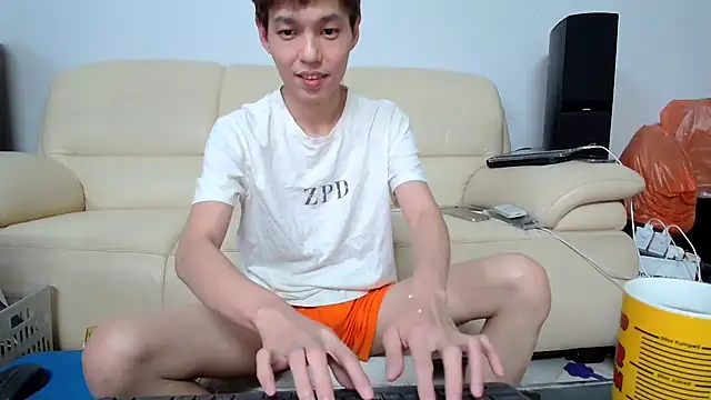 Snapshot of andrewooi chatting on 10-12-25, 10:49 andrewooi online show from 10-12-25, 10:49