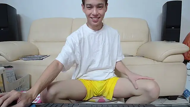 Snapshot of andrewooi chatting on 09-10-25, 05:23 andrewooi online show from 09-10-25, 05:23