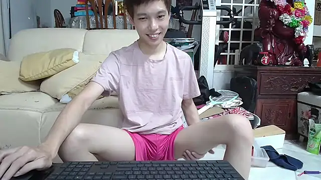 Snapshot of andrewooi chatting on 03-07-25, 07:49 andrewooi online show from 03-07-25, 07:49