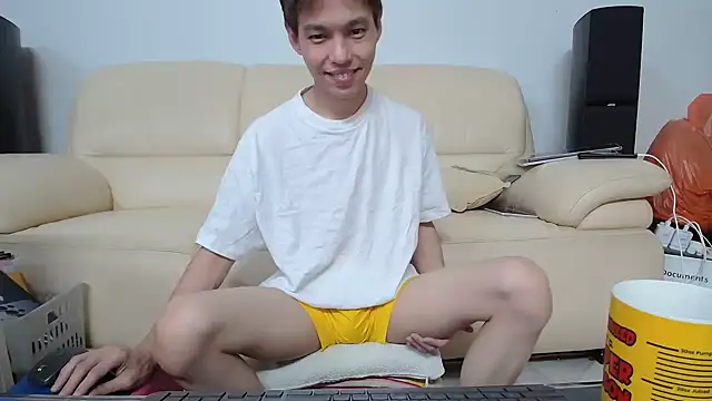Snapshot of andrewooi chatting on 10-07-25, 04:19 andrewooi online show from 10-07-25, 04:19