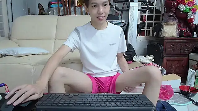 Snapshot of andrewooi chatting on 03-01-25, 01:40 andrewooi online show from 03-01-25, 01:40