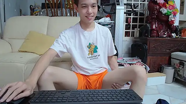 Snapshot of andrewooi chatting on 01-20-25, 02:46 andrewooi online show from 01-20-25, 02:46