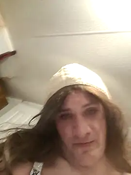 Snapshot of MaddyC6992 chatting on 02-01-26, 01:04 MaddyC6992 online show from 02-01-26, 01:04