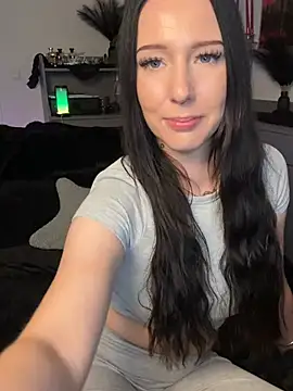 Trixie-Tainted online show from 04-15-26, 07:58