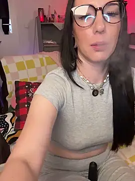 Trixie-Tainted online show from 12-13-25, 09:43