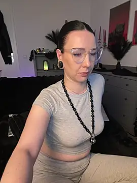 Trixie-Tainted online show from 02-10-26, 04:17