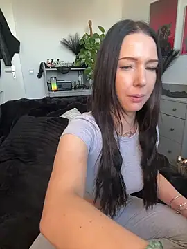 Trixie-Tainted online show from 04-15-26, 02:21