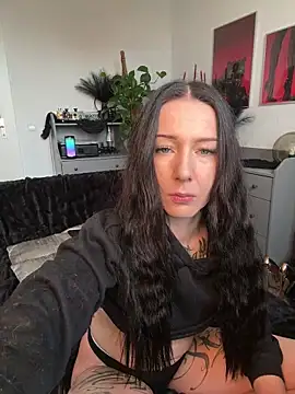 Trixie-Tainted online show from 05-11-26, 07:32