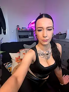 Trixie-Tainted online show from 11-10-25, 03:06