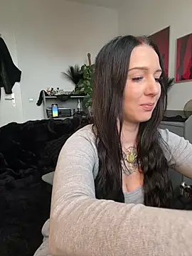 Trixie-Tainted online show from 04-13-26, 03:49