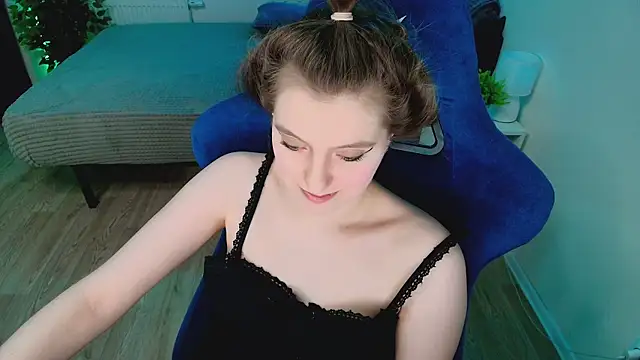Snapshot of CranberryHot chatting on 07-16-26, 11:35 CranberryHot online show from 07-16-26, 11:35