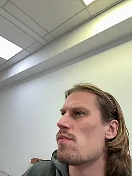 Snapshot of fmodel chatting on 11-25-25, 12:49 fmodel online show from 11-25-25, 12:49