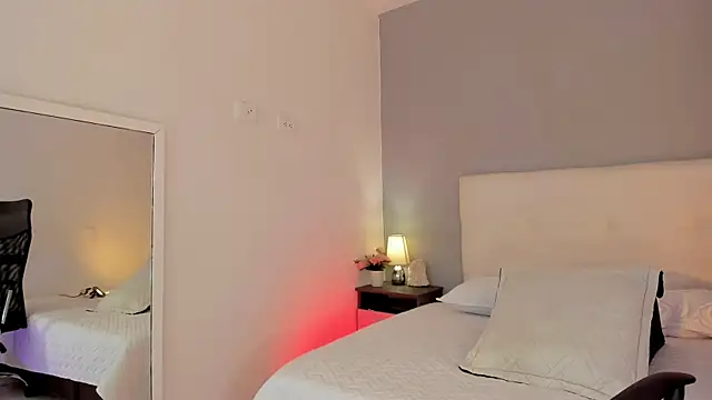 NataliaBuiles online show from 11-30-25, 06:09