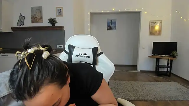 Tiffany Flynn online show from 01-24-25, 10:32