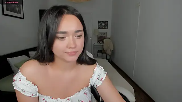 Tiffany Flynn online show from 12-17-24, 10:43