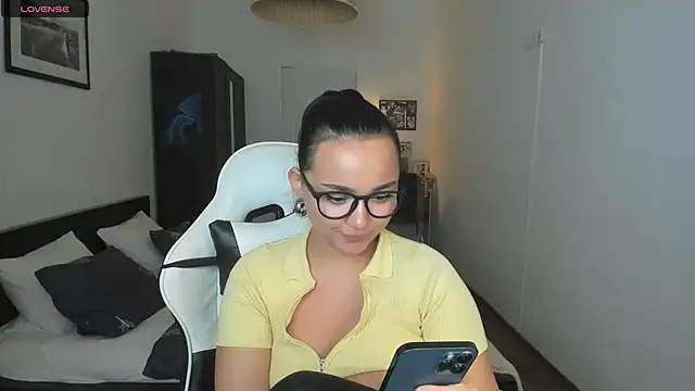 Tiffany Flynn online show from 12-23-24, 10:12