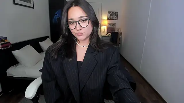 Tiffany Flynn online show from 12-24-24, 08:05