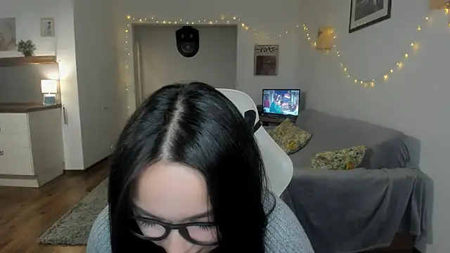 Tiffany Flynn online show from 01-31-25, 03:44