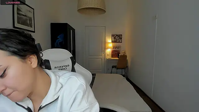 Tiffany Flynn online show from 12-21-24, 02:47