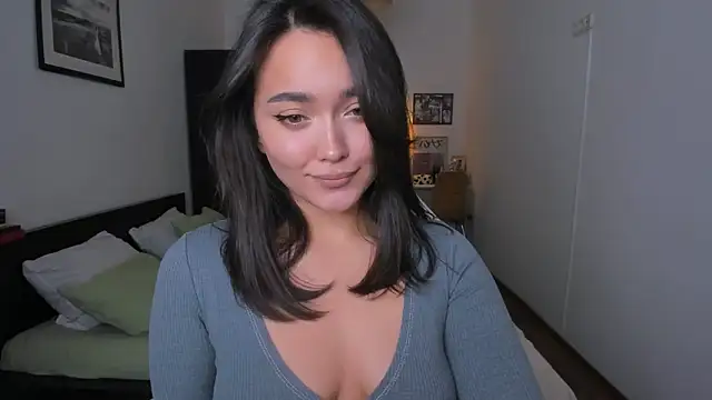 Tiffany Flynn online show from 12-12-24, 05:48